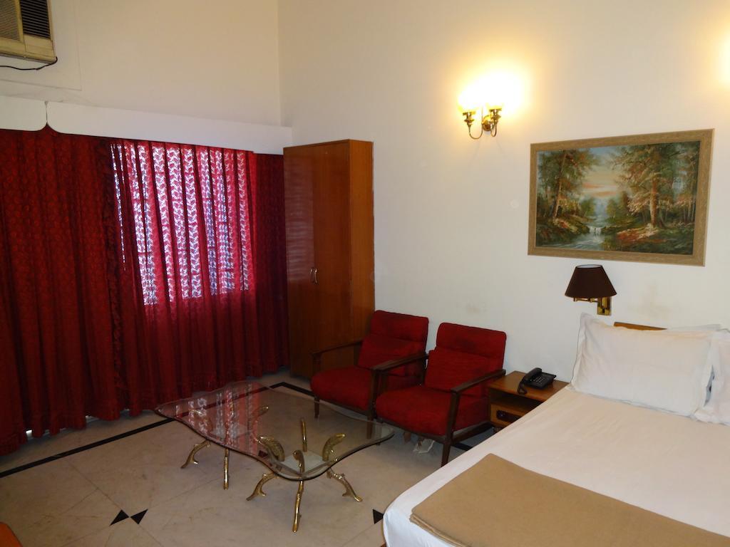 Hotel Alka Premiere Nueva Delhi Habitación foto