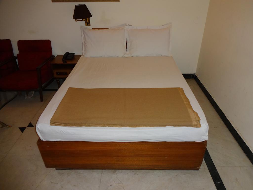Hotel Alka Premiere Nueva Delhi Habitación foto