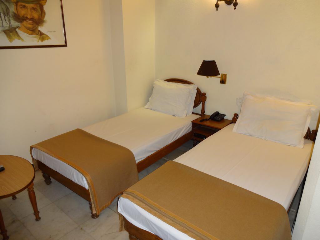 Hotel Alka Premiere Nueva Delhi Habitación foto